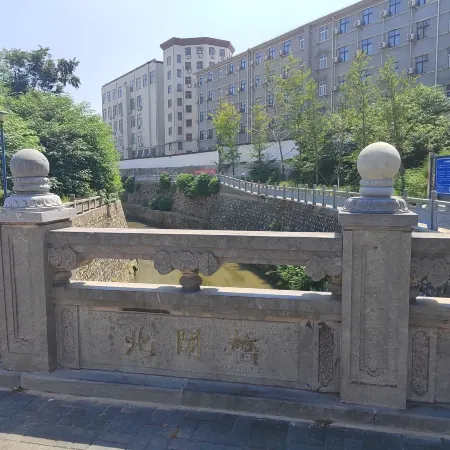 Yuyu Homestay (Luoyang Old Town Cross Street Night Market)
