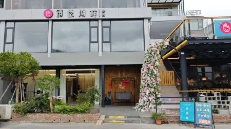 Zhaoqing See U Lakeside B&B Отели рядом с достопримечательностью «Qixingyan Archway Square»