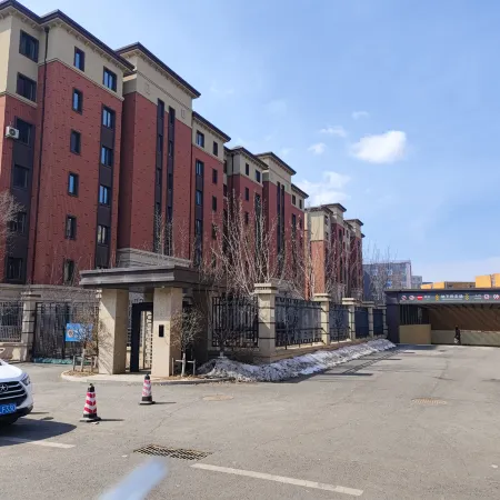 Light Luxury Banshan Hot Spring B&B (Tourism College Branch)
