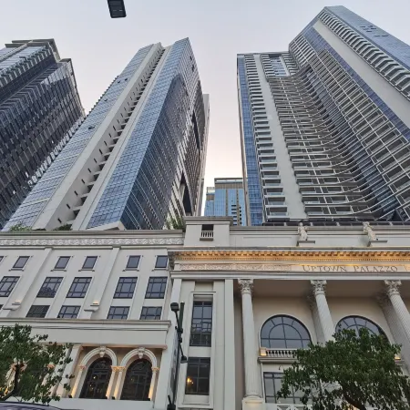 Thompson Suites BGC (Uptown Parksuites Tower 2)