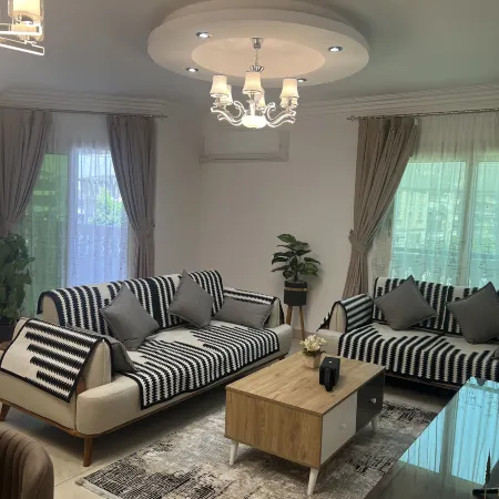 Oasis chinese guesthouse Отели рядом с достопримечательностью «Дворец барона Эмпейна»