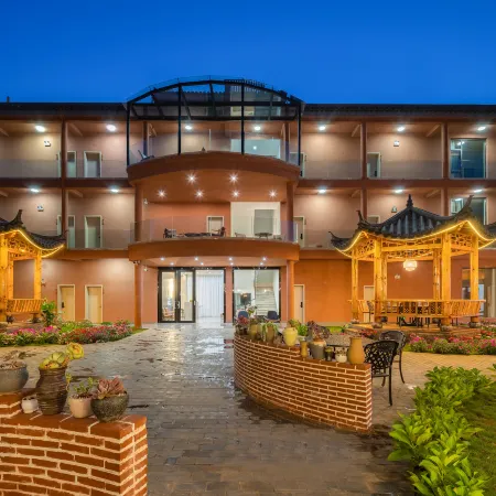 Yunting Huashe  Garden Luxury Hotel (at Puzhehei Village Entrance Bus Station