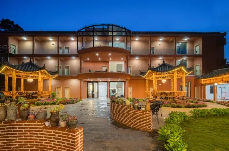 Yunting Huashe Garden Luxury Hotel (at Puzhehei Village Entrance Bus Station