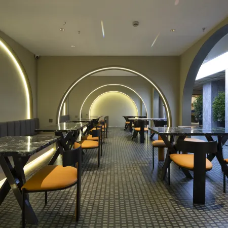 Romantic Season Middle Street Hotel (Shenyang Zhongjie Palace Museum Joy City Store)