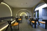 Romantic Season Middle Street Hotel (Shenyang Zhongjie Palace Museum Joy City Store)