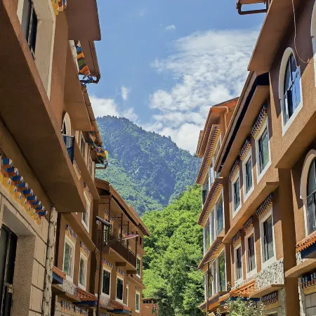 Heishui Jinshan Yiju Homestay