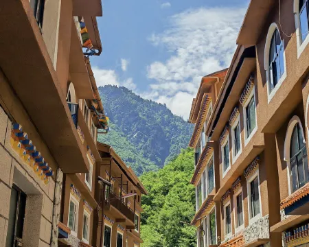 Heishui Jinshan Yiju Homestay โรงแรมในเฮ่ยซุ่ย