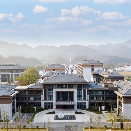 Kaihua Liangyou Theme Hotel