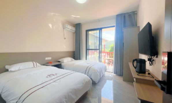 Qingchuan Jiashi Farmhouse