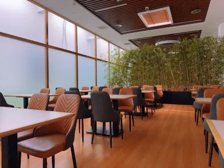 4th Floor, No. 426 Jiukeshu East Road, Liyuan Town, Tongzhou District, Beijing Отели рядом с достопримечательностью «Songzhuang Huajia Cun Gallery»