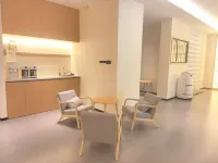 Longmao Hotel (Luoyang Longmen High-Speed Railway Station Xingluo Lake Subway Station)