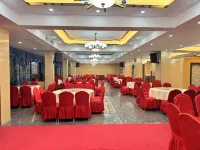 Pingnan Ming'anju Hotel (Xiongsen Animal Kingdom) - Parkplatz