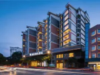 Rezen Chaokong Hotel (Guilin Elephant Trunk Hill Scenic Area Two Rivers and Four Lakes) Hotels near Xiufeng