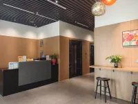 Yijialai Hotel (Olympic Sports Center Wanda Plaza) - Parking