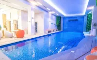 Goldberry Lite Hotel - Romantic