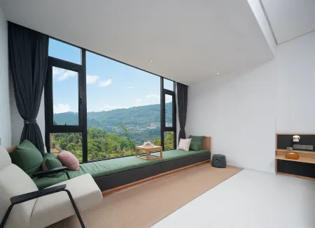 JiangLu Nannuoshan Mountain Inn Отели в г. Менхай