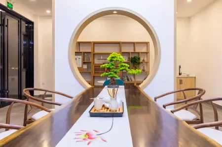 Baixian Lake Hotel Отели рядом с достопримечательностью «Chengxu Temple»