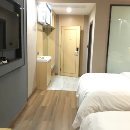 Cenxi Hongtai Hotel