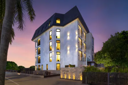 J Coast Beihai Отели рядом с достопримечательностью «Guilin University of Electronic Technology Beihai Campus»