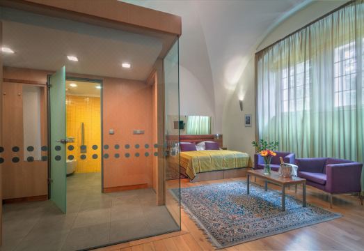 1. 모나스테리 프라..