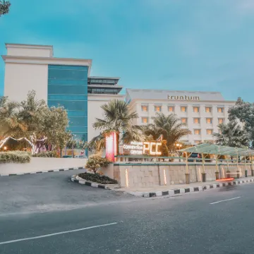 Truntum Padang Hotels near Carocok Beach
