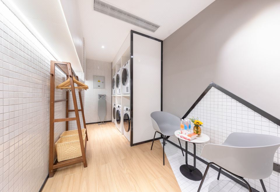 쑤저우 관첸제 러차오 지하철역 아투어 호텔