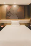 IU Hotel (Yangquan East Railway Station Engineering College Store) - 2 estrellas