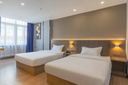 7 Days Premium Hotel (Jiangmen Xinhui Pedestrian Street Xinghui Square Store)