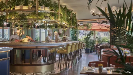 Four Seasons Hotel Madrid Отели рядом с достопримечательностью «Королевский ботанический сад Мадрида»