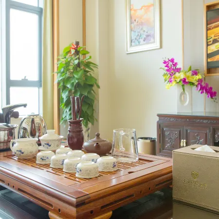 Hua He International Hotel