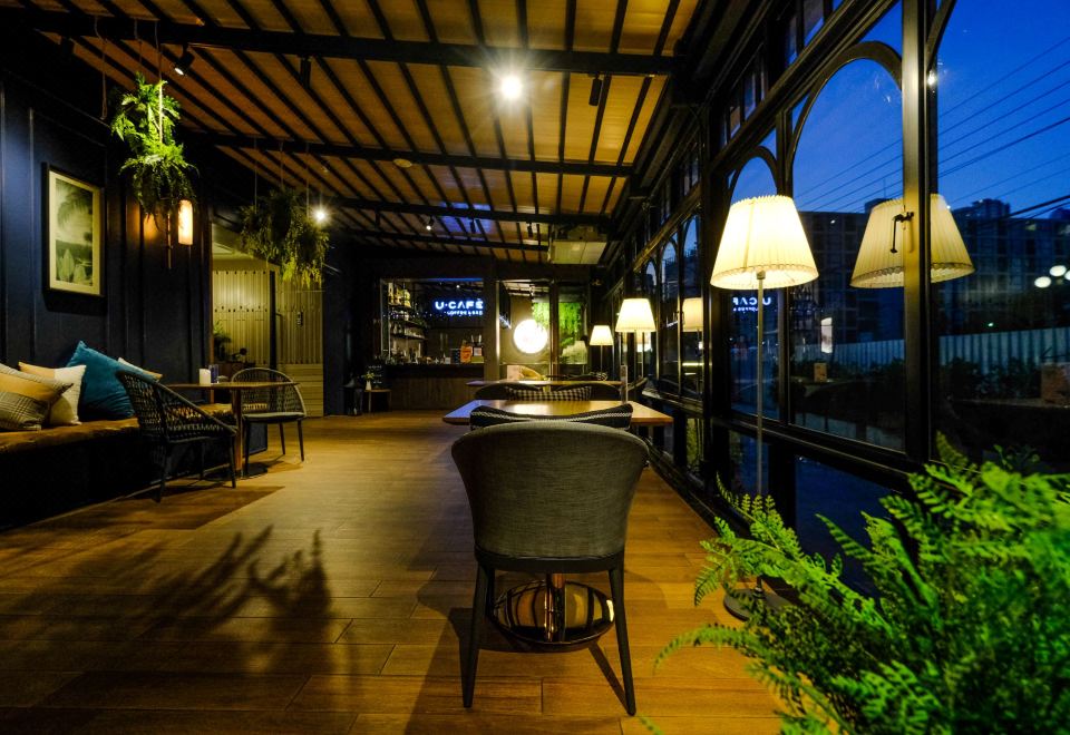 2. 유 사바이 호텔..