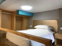 Nanchang Xiyun Hotel (Xinjian New Town Wuyue Plaza) Hotels near Yuzhang Normal University