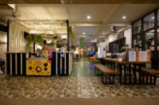 ชณาเพลส ล้านนา โรงแรมใกล้วัดศรีสุพรรณ(พระอุโบสถเงิน)