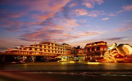 Tsingtao Time Resort Hotel Отели рядом с достопримечательностью «Tangdao Bay Coastal Park»