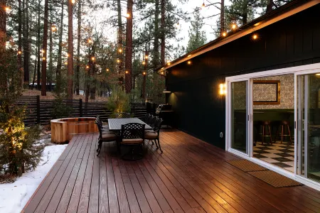 NP Boutique Lodge Отели рядом с достопримечательностью «оз. Биг Бэар»