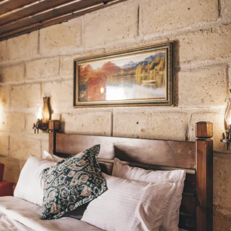 Tale Cave Inn