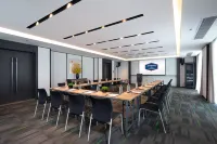 Hampton by Hilton Yibin Railway Station - business