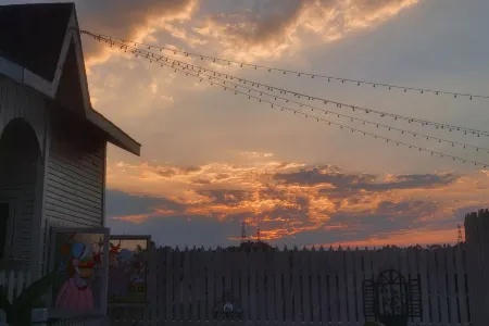 Desert Island Rose Antique Homestay (Leshan Shihao Plaza High-speed Railway Station)