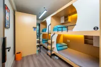 Jiyi Youth Hostel (Wuyi Square Huangxing Square)