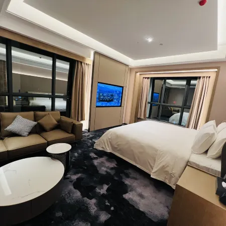 Lianjiang Versailles International Hotel