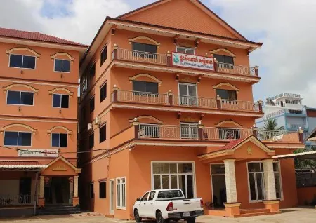 Santepheap Guesthouse Отели в г. Стуенг Саен