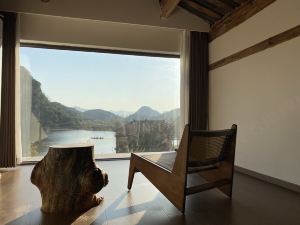 Leisure Courtyard Lake View Homestay