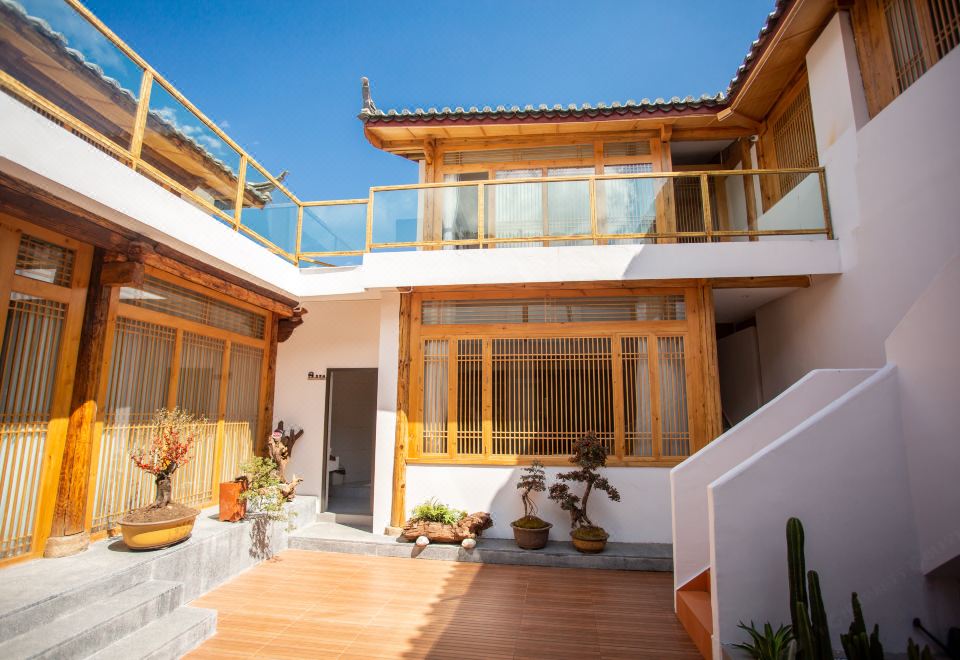 숙소 마당 전경