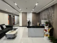 Qian Hotel (Qingcheng County North District Plaza) - parking