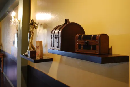 Shilla Hotel Отели рядом с достопримечательностью «Building 2122 Post Headquarters»