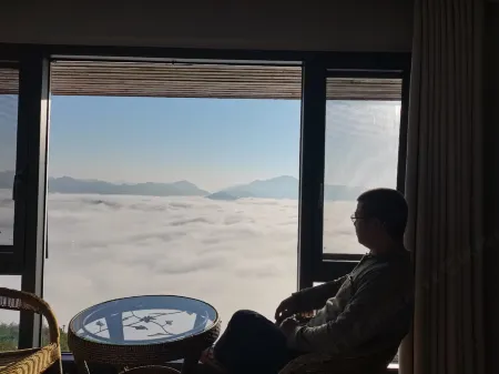 Who is at the swing homestay Отели рядом с достопримечательностью «Longquan Cave»