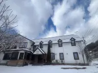 pension llamo 輕井澤高原教會附近的飯店