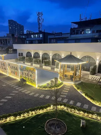 Fongshan Courtyard (Lvliang Lishi Longfeng North Street) Отели рядом с достопримечательностью «Feng Mountain Temple»