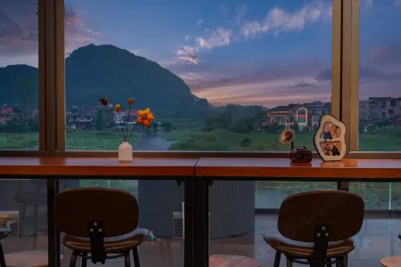 Yunding·Hanging Coffee Panoramic Hotel (Puxinqiao Branch, Puzhehei Scenic Area) Отели рядом с достопримечательностью «Fairy Cave»