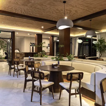 Litang Huaxi Yungu Hotel (Ririjia Village)